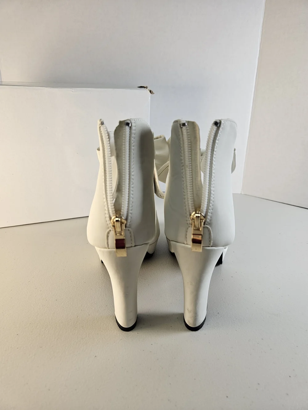 Women’s White Peep-Toe Bow Platform Heels Size 9 EURO 40